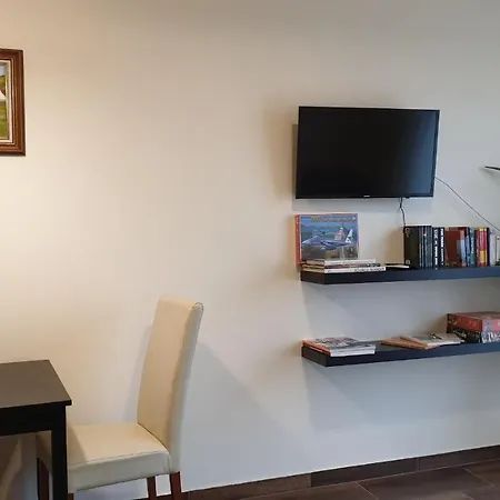 Buzavirag Apartmanhaz Апартаменты Балатонакали
