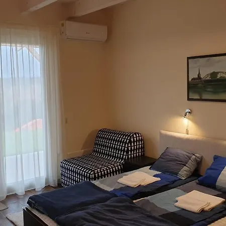 Buzavirag Apartmanhaz * Balatonakali