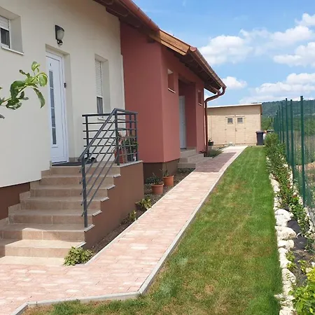 Buzavirag Apartmanhaz Балатонакали