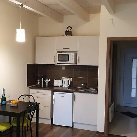 Buzavirag Apartmanhaz Апартаменты Балатонакали
