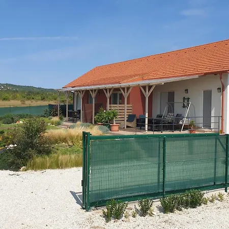Buzavirag Apartmanhaz