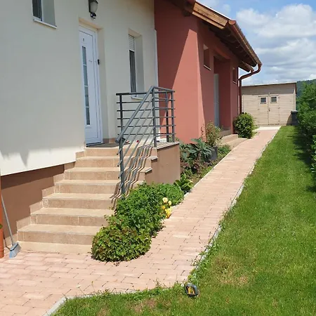 Buzavirag Apartmanhaz Апартаменты *